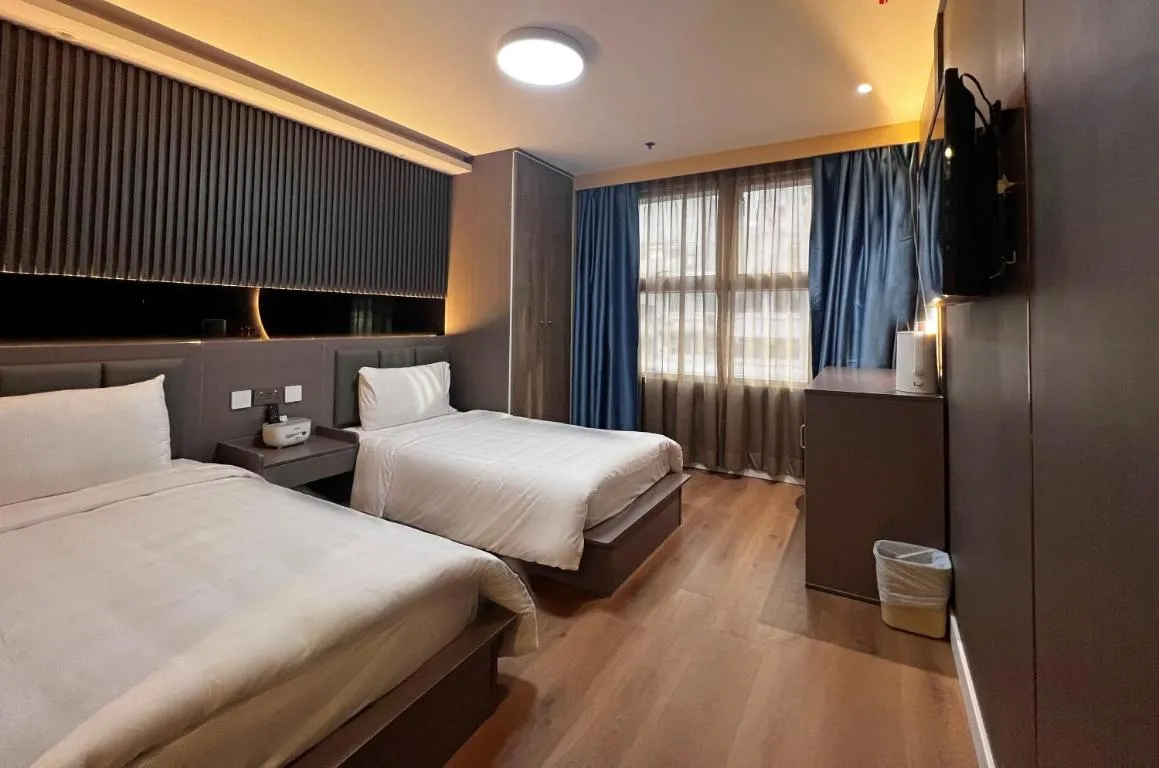 Hennessy Hotel